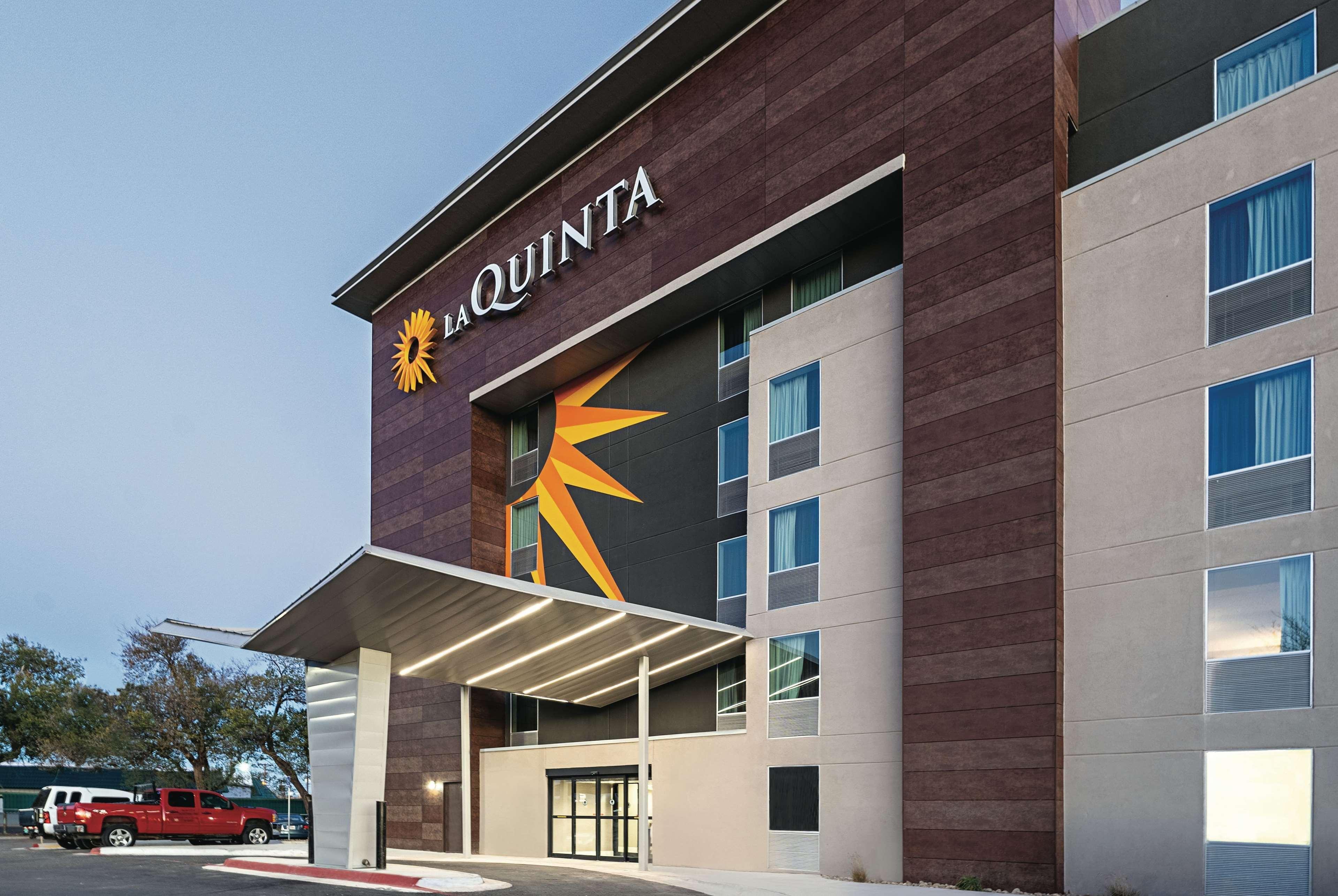 Отель La Quinta By Wyndham Lubbock West Medical Center Экстерьер фото