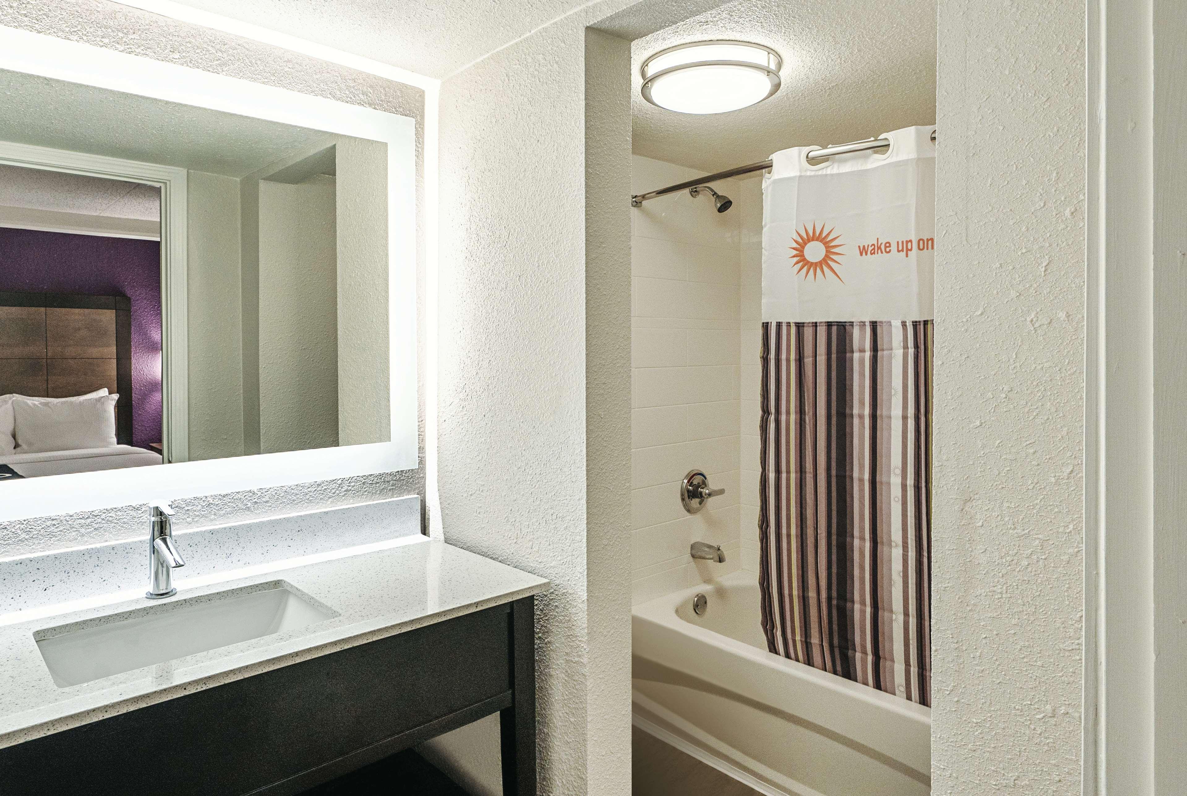 Отель La Quinta By Wyndham Lubbock West Medical Center Экстерьер фото